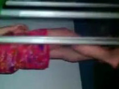 樓梯玩熟女～忍住不敢叫！裡面什麼都沒穿（有影）