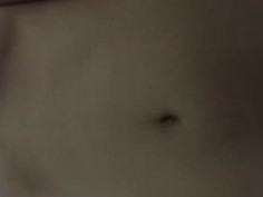 打給朋友被抓包，朋友問：你在床上運動阿？爽到叫爸爸！（有影）