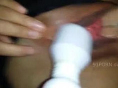 [潮噴自拍]敏感人妻「潮吹」像下雨，噴太多次在顫抖！虛弱喊著：我不行了（有影）