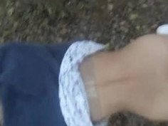 [野外自拍]樹林玩不膩，帶女友打野砲～不帶套快射在拔出來！（有影）