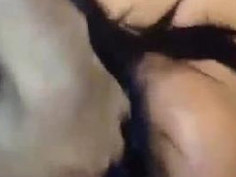 [自拍露臉]才剛跟老公視訊說愛你～後面立馬玩３Ｐ！無縫接軌超厲害（有影）