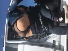 [自拍露臉]『你真的要喔？』大太陽底下玩車震～害羞女友很配合！後面吃得很開心（有影）