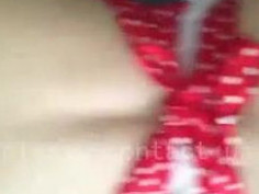 『好難受～可不可以等一下？』可愛女友一早只穿圍裙騎上來！自己插到受不了（有影）