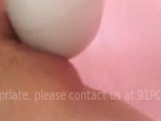 一手拿按摩棒，一手拿手機！饅頭鮑妹妹～剃完毛就忍不住想自慰（有影）