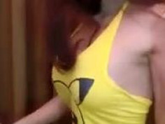 皮卡丘！妳怎麼進化了？藏不住的大胸正妹～隱隱露出"駱駝蹄"（有影）