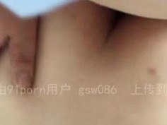 大學情侶沒課找刺激，空教室變"戰場"～等等上課讓人聞[洨]味 （有影）