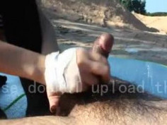 [野外自拍]海邊天體裸露，１８歲妹妹還沒插入就濕了～沙灘秘密性交（有影）