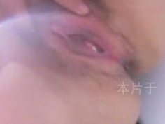 ＭＣ來前失心瘋，妹妹自拍尿尿還噴在手機上！分泌物也跟著流出來（有影）