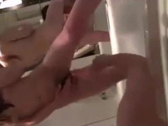 拖到浴室幹到窗邊!邊拍攝邊操小穴,超緊內射剛好