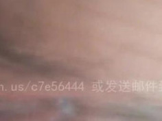 野外裸露，砲友打賭大冒險～公園只穿絲襪自摸！白色淫液越摸越多（有影）