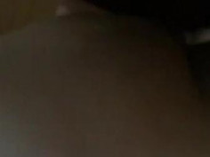 「不要～好刺激阿」短髮妹妹從床上玩到陽台，尖叫求饒趴在床上不能動！（有影）