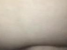 搭訕ＫＴＶ櫃台小姐～用被子遮臉趁機內射流出來（有影）