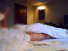 [偷拍露臉]我想靜靜！細肩大奶妹按耐不住撲上來，動作好熟練（有影）