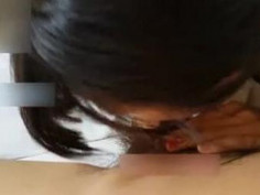 純情女友小口咬「下午茶」～吃飽了就用腳ㄚ子來打發！？（有影） - 2