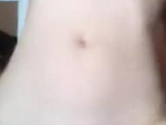 [自拍微露]起床第一發，害羞女友遮臉～下面繼續搖，不用戴套感覺真好！（有影）