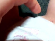 [特寫自拍]濕的很誇張，上班接到女友訊息說下面在"漏水"～要人趕快幫忙塞住！（有影）