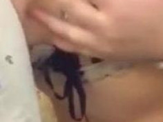 飛機大冒險～第一次坐飛機留紀念，廁所裸拍很刺激！（有影）