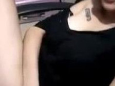 [視訊露臉]網友瘋傳～酷女孩也愛直播，外套裡面暗藏寶貝～看的很過癮！（有影） - 1