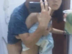 國語對白，大學小情侶在廁所內.......