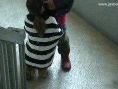 大膽那女樓梯做愛 - www●javbobo●com