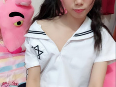 髮型很像好媳婦類型鄰家小妹房內自慰三連拍 1