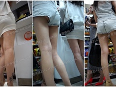 港女走光偷拍(6)