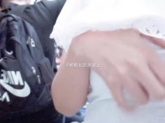 網紅就是要讓大家都看見! 從進站一路到車廂不停露出！ (2)