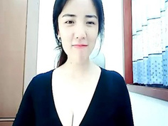 這對大奶彷彿可以夾斷一切! K罩杯又粉嫩果然威猛