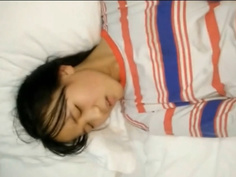 [JAV101本土精選!]「爸爸給你破處好不好?」女兒被奪走第一次痛到哭:還要多久!