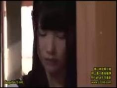 親が留守中に訪ねてきた工事業者に犯され膣内射精で痙攣が止まらないパイパンJK