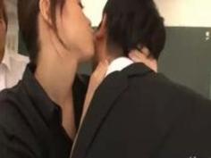 とても可愛い先生に生徒が侵されるなすが儘に手コキされ先生大好きになりました・・・