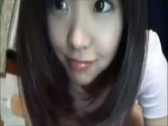 ＪＣっぽい素人娘が愛液を垂らしながら自慰行為を見せつける！すげぇエロいんだけど