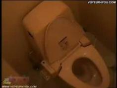 【素人盗撮】公衆のトイレでまったりと自慰行為に耽る人妻がエロい