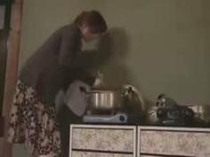 【黒木小夜子】一人寂しくオナニーしてるアパートの独身熟女に救世主が！！【ヘンリー塚本】