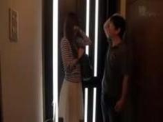 OLさんにバスユニット内でうしろからチンコを触られる