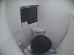 【素人動画】 素人盗撮-100円ショップ学生アルバイト店員流出映像！店内のトイレでフぇら抜きする破廉恥カップル