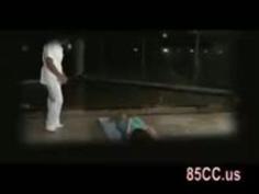 温泉でマッサージ中にマングリ返しまでされちゃうお姉さんを盗撮