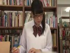 図書室で無理やり犯される清楚系JK