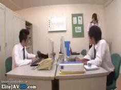 【大場ゆい】黒ストッキングがエロい美脚美人OLの痴女責めベロチュー