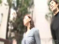 買い物帰りの若妻を宙に浮くほど�...