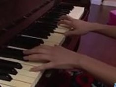 志野めぐみは、厄介な犬のファックのために彼女のお尻を曲げます