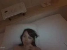 パイパン 美女 無毛 生ハメ 愛液