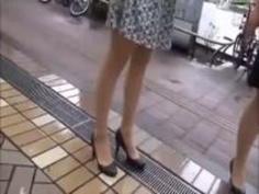 xvideosまとめ: 素人のお姉さんたちが仕事の休憩中にナンパされてホテルで童貞くんの肉棒を素股してそのまま生ハメ筆おろし