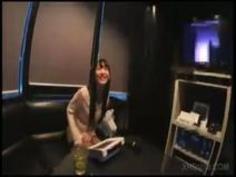 お一人様カラオケ女子を突撃！いおり(20)大学生→清潔感漂う超美形少女が何故1人でカラオケを？→みんなの前だと恥ずかしいから！…