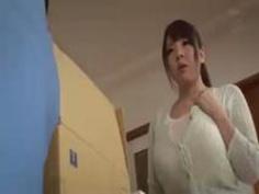 【田中瞳】思わず巨根を頬張りフェラする人妻