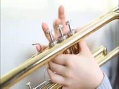 【あやみ旬果】1人で自主練中の後輩に楽器の代わりにチンコを咥えさせフェラ抜きさせる先輩