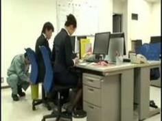 【企画】直穿きパンスト越しに挿入される歯がゆい感覚に我慢できず自ら穴を開けてセックスを求めだす美脚OL【RedTube】