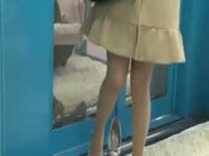 xvideosまとめ: 素人の小綺麗にしている人妻を街でナンパして童貞の筆下ろしをしてもらう企画！濃厚な接吻をしながら喘ぐ奥さんの姿はエロス！