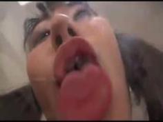 ツインテールの女性に顔を舐めまわされる唾液フェチ動画