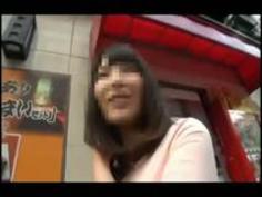 ナンパにノセられ即ハメしちゃう大人しそうだがノリの良い美少女2名